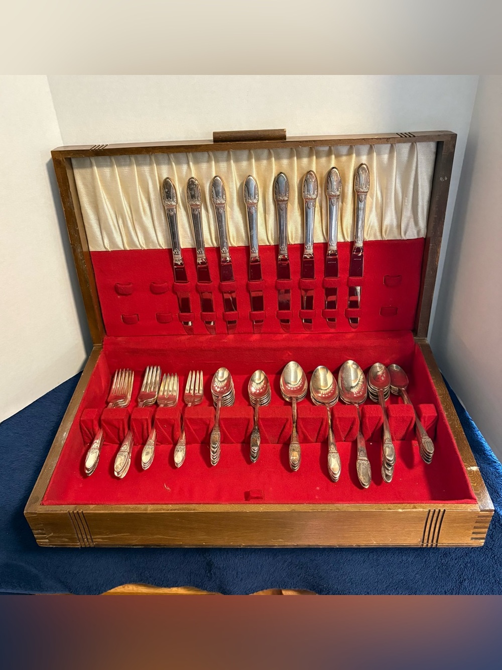 VTG 1847 Rogers IS “First Love” 59 Piece Silver Plate Flatware Set In Wood Case